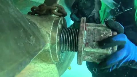Underwater propeller hub work